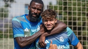 Thiago Pitarch junto a Antonio Rüdiger