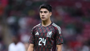 Obed Vargas during a match played with the Mexico national team