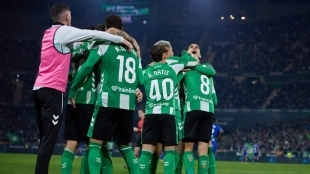 Los jugadores del Real Betis celebran un gol