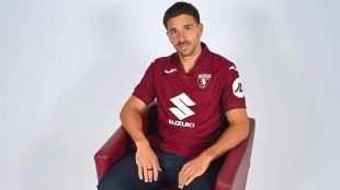 Giovanni Simeone during his presentation with Torino