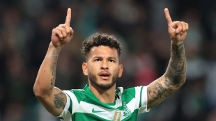 Luis Suárez celebra un gol anotado con el Sporting de Portugal