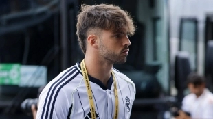 Real Madrid is monitoring the interest of three clubs in Raúl Asencio.