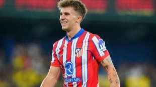 Pablo Barrios during a match with Atlético de Madrid