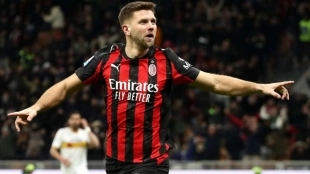 Niclas Füllkrug celebra un gol anotado con el Milan