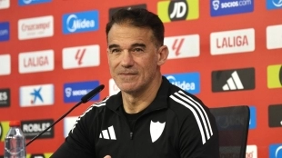 Luis García Plaza durante una rueda de prensa con el Sevilla