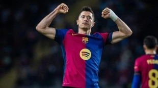 Robert Lewandowski celebrates a goal scored against Barcelona