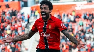 Samu Costa se aleja del Real Betis