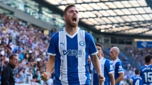 El Milan quiere dejar al Alavés sin su máximo goleador