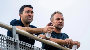 Deco negocia dos fichajes más para el Barcelona