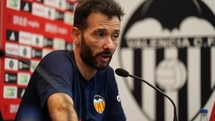 Se cansa de esperar al Valencia