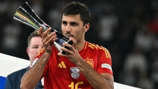 El Manchester City rechaza la primera oferta del Barcelona por Rodri