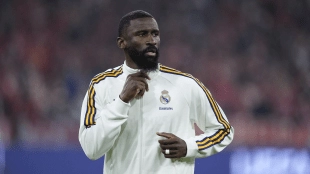 El Real Madrid lanza una oferta de 70M€ por un central