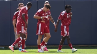 Carragher pone en duda el fichaje de Ronald Araújo por el Liverpool