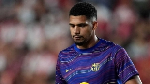 El Barcelona tiene un problema con Araujo