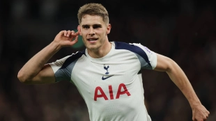 El Liverpool sigue de cerca a Micky van de Ven